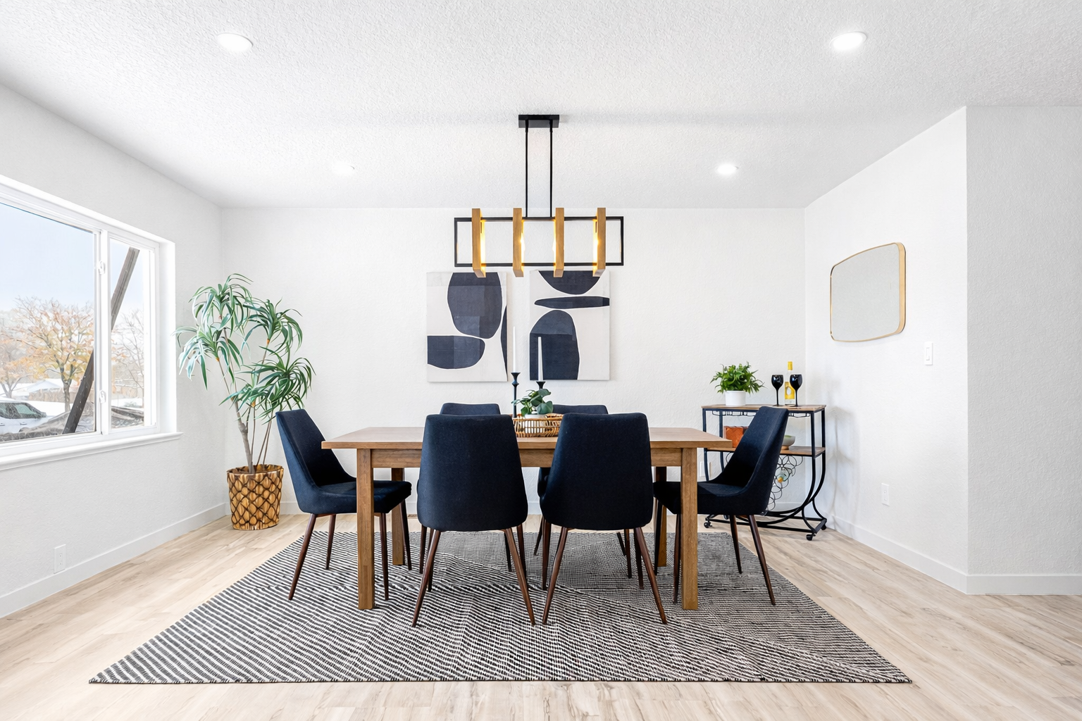 Dining Room — Deluxe Staging