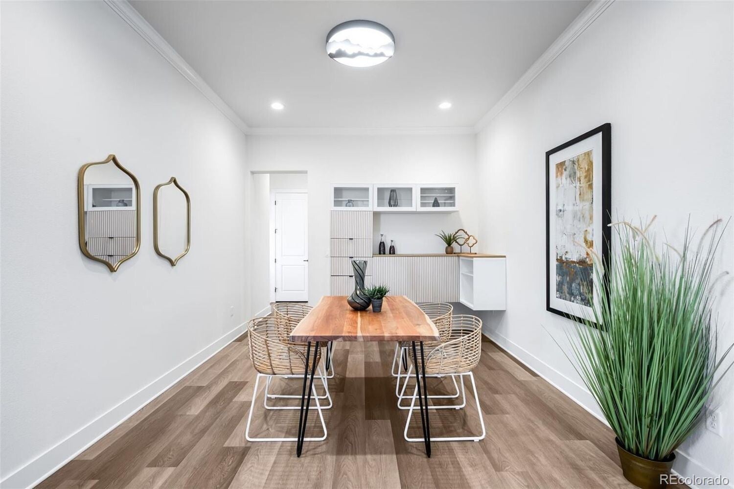 Dining Room — Deluxe Staging