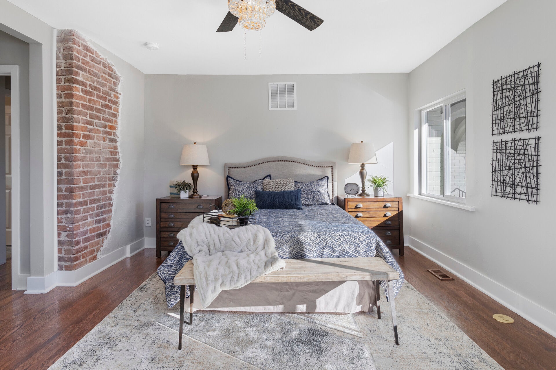 E. 23rd — Bedroom (Deluxe)