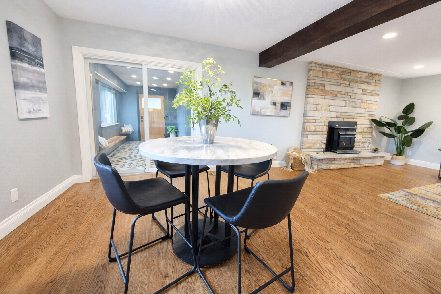 Dining Room — Basic Staging